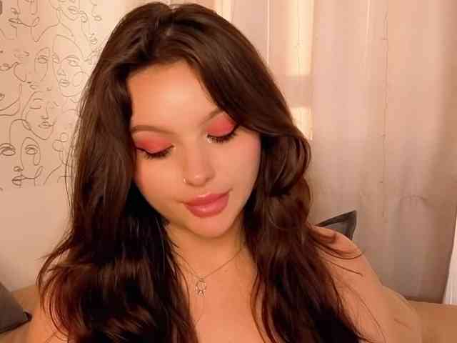charming-peach webcam