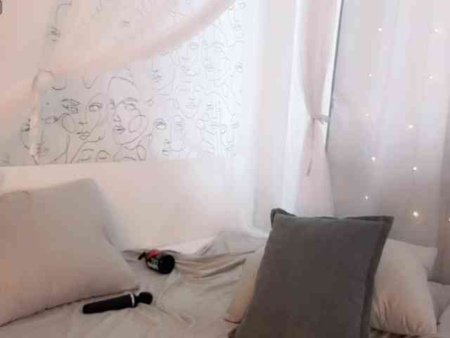 charming-peach webcam