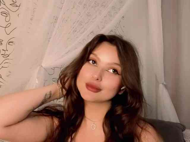 charming-peach webcam