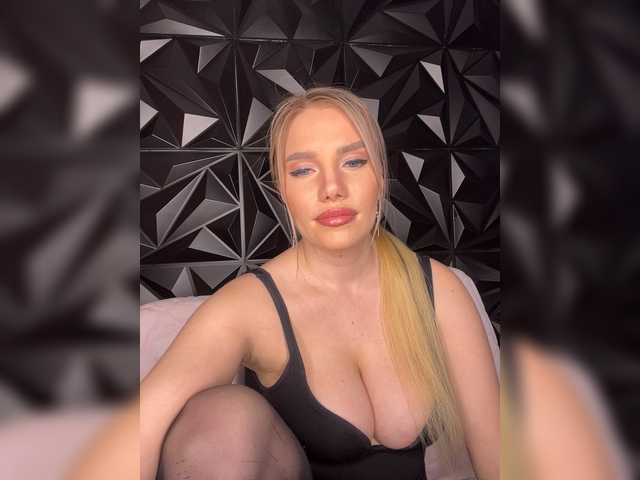 LYLAtop's BongaCams show and profile