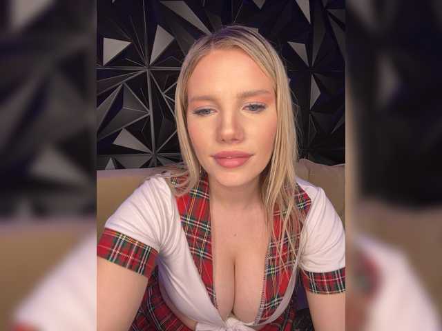 LYLAtop's BongaCams show and profile