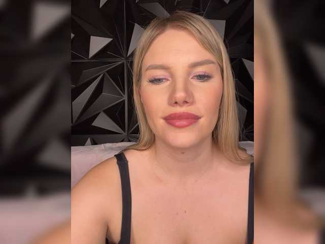 LYLAtop's BongaCams show and profile