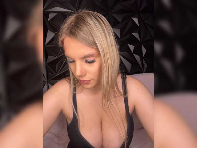 LYLAtop's BongaCams show and profile