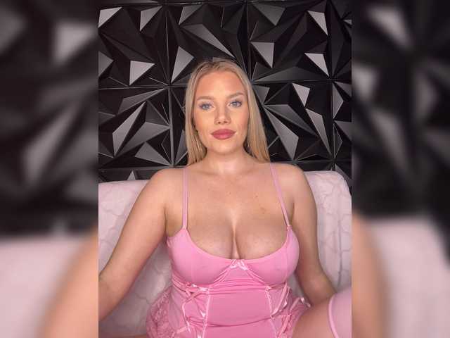 LYLAtop's BongaCams show and profile