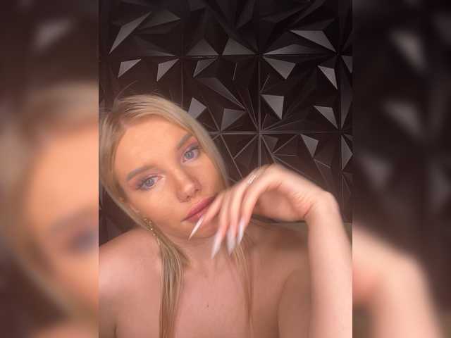 LYLAtop's BongaCams show and profile