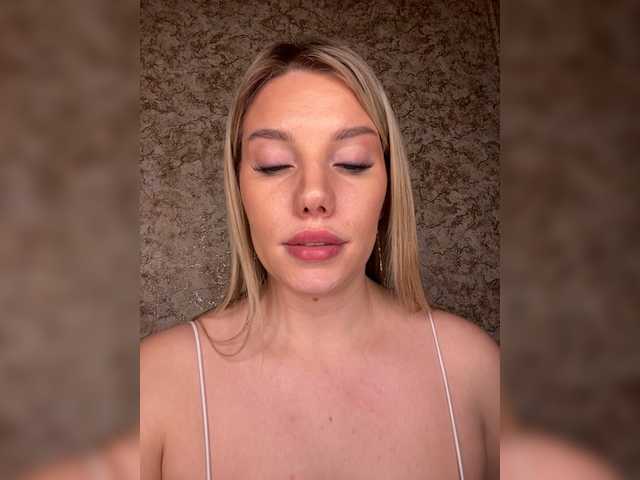 LYLAtop's BongaCams show and profile