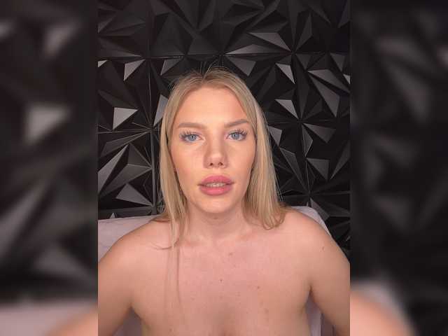 LYLAtop's BongaCams show and profile