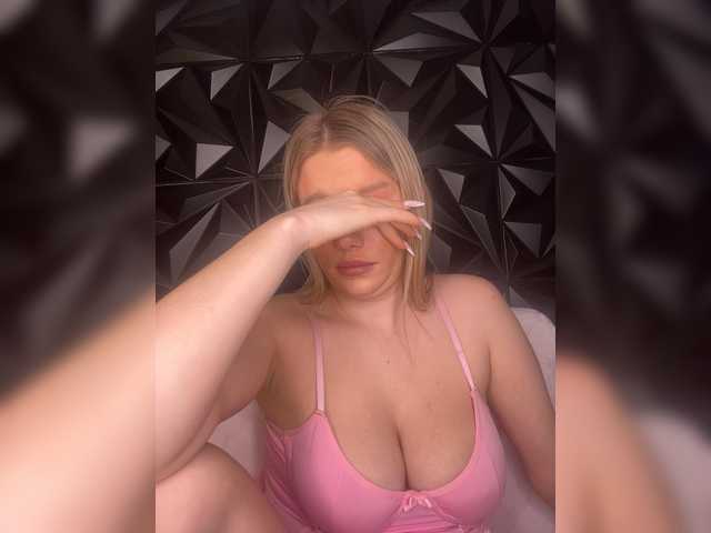 LYLAtop's BongaCams show and profile