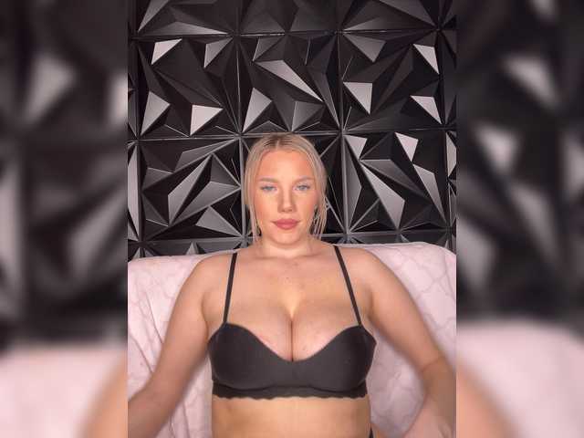 LYLAtop's BongaCams show and profile