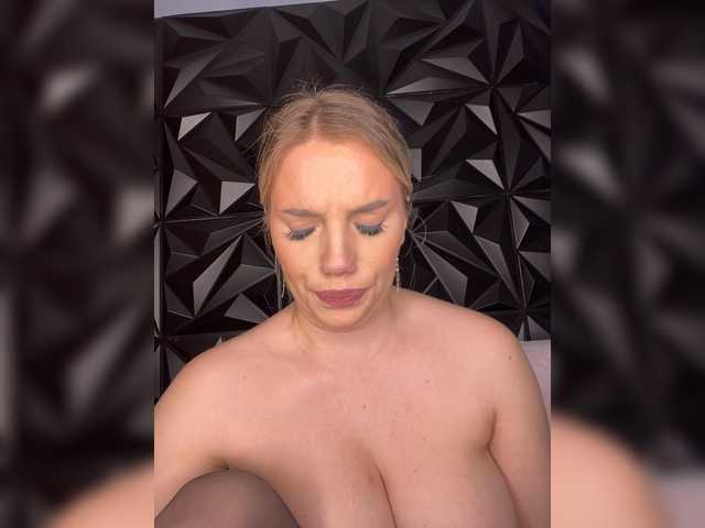 LYLAtop's BongaCams show and profile