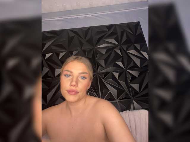 LYLAtop's BongaCams show and profile