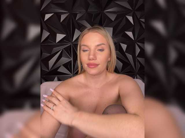 LYLAtop's BongaCams show and profile