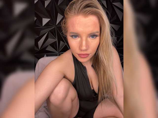 LYLAtop's BongaCams show and profile