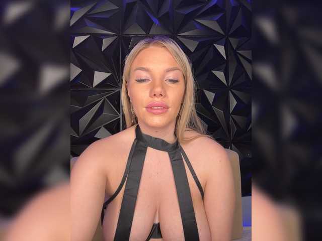 LYLAtop's BongaCams show and profile