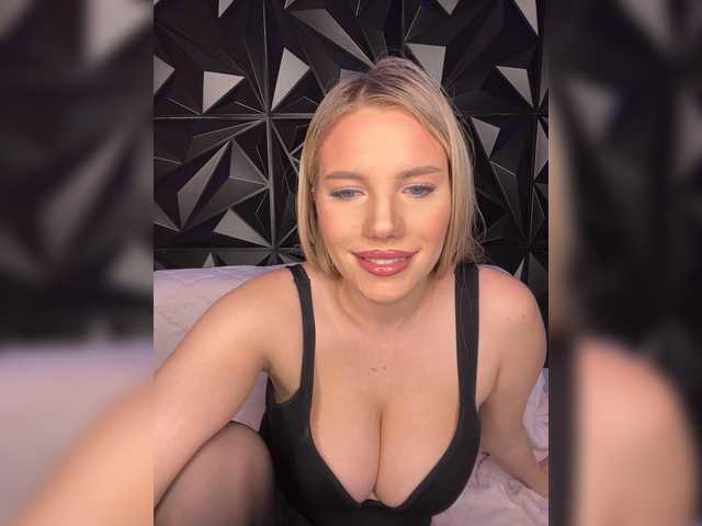 LYLAtop's BongaCams show and profile