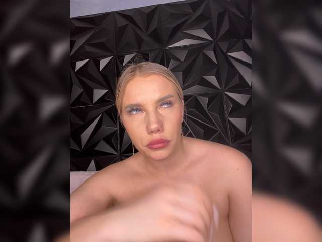 LYLAtop's BongaCams profile