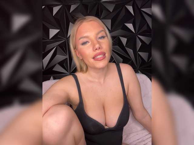 LYLAtop's BongaCams show and profile