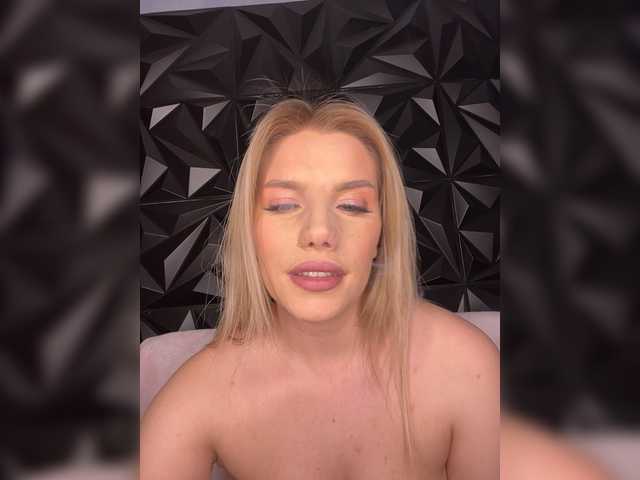 LYLAtop's BongaCams show and profile