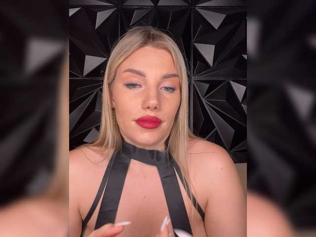 LYLAtop's BongaCams show and profile