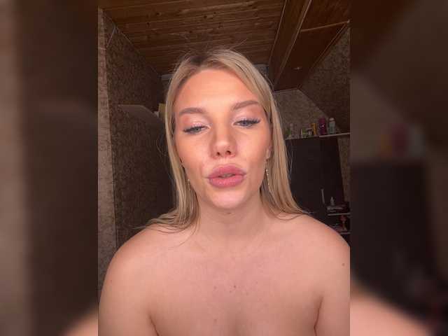 LYLAtop's BongaCams show and profile