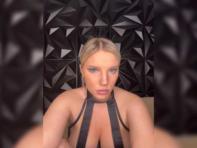 LYLAtop's BongaCams show and profile
