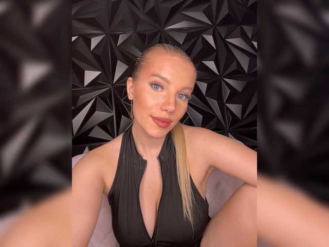 LYLAtop's BongaCams show and profile