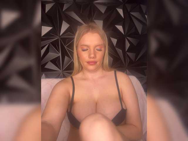 LYLAtop's BongaCams show and profile