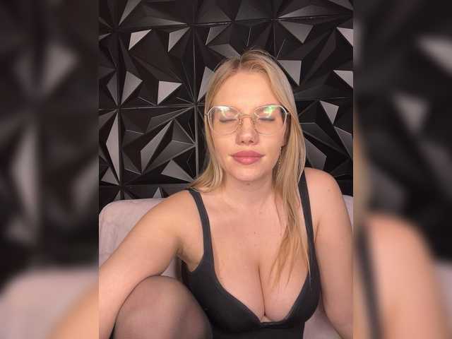 LYLAtop's BongaCams show and profile