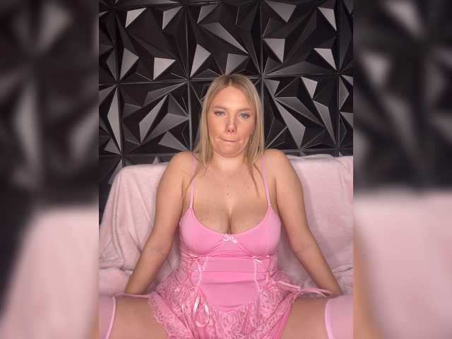 LYLAtop's BongaCams show and profile