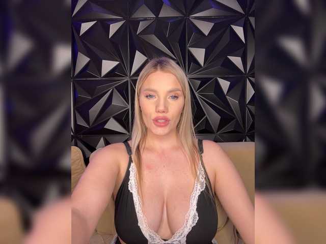 LYLAtop's BongaCams show and profile