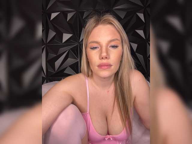LYLAtop's BongaCams show and profile