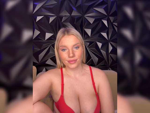 LYLAtop's BongaCams show and profile