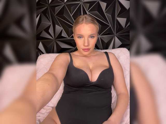 LYLAtop's BongaCams show and profile