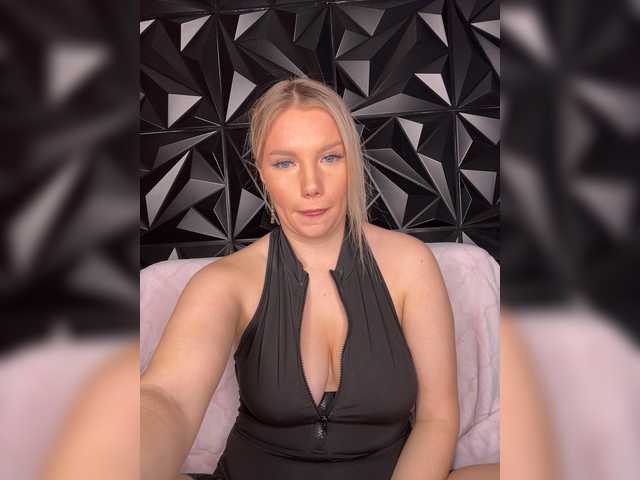 LYLAtop's BongaCams show and profile