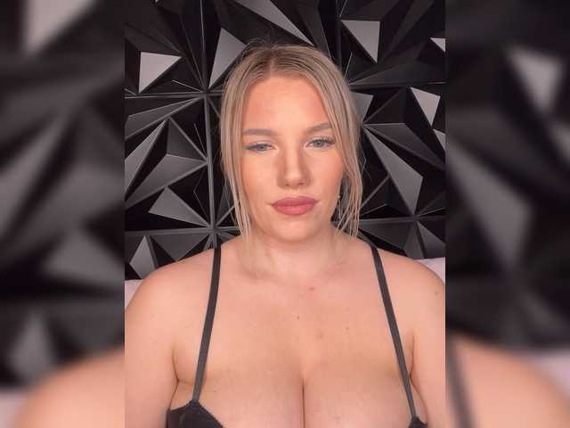 LYLAtop's BongaCams show and profile