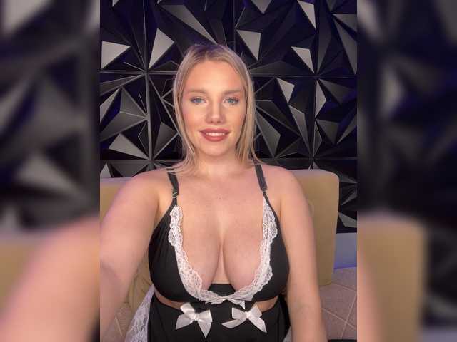 LYLAtop's BongaCams show and profile