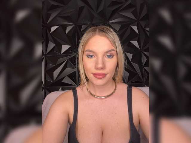 LYLAtop's BongaCams show and profile