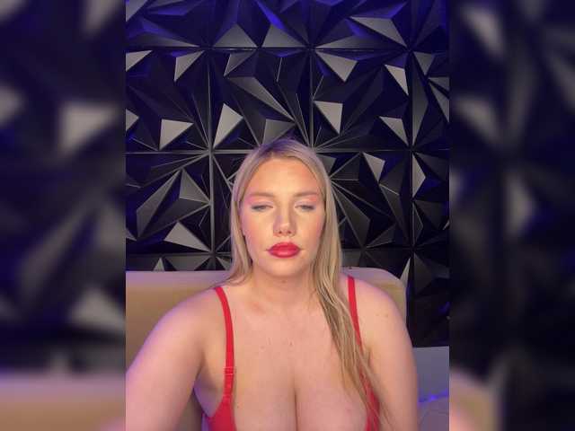 LYLAtop's BongaCams show and profile
