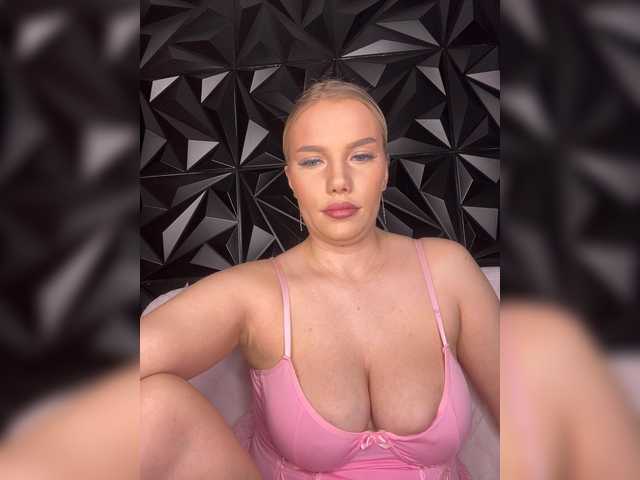 LYLAtop's BongaCams show and profile