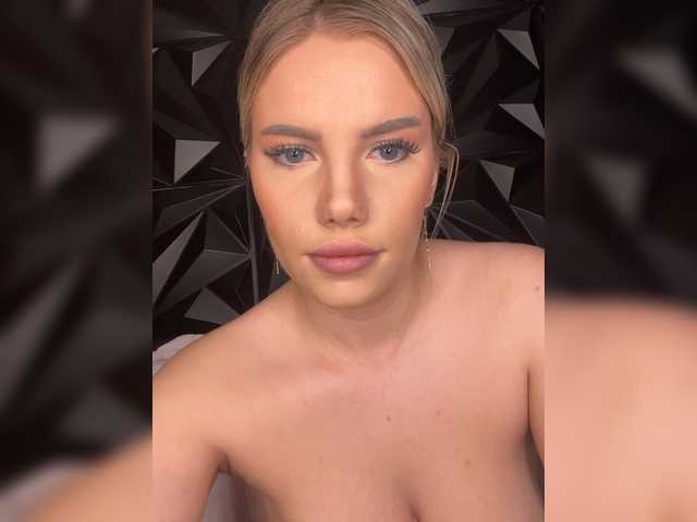 LYLAtop's BongaCams show and profile