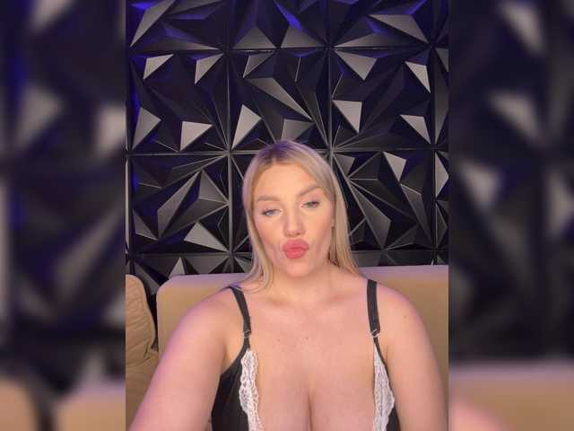 LYLAtop's BongaCams show and profile