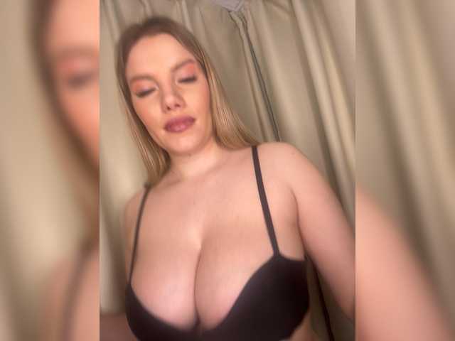 LYLAtop's BongaCams show and profile