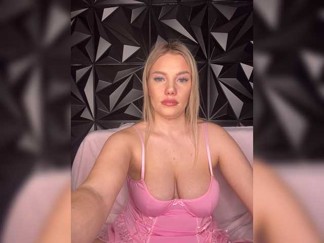 LYLAtop's BongaCams show and profile