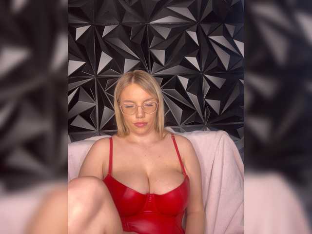 LYLAtop's BongaCams show and profile