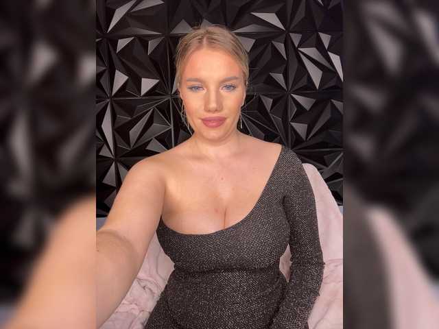 LYLAtop's BongaCams show and profile