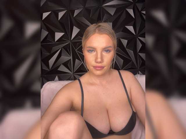 LYLAtop's BongaCams show and profile