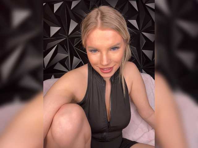 LYLAtop's BongaCams show and profile