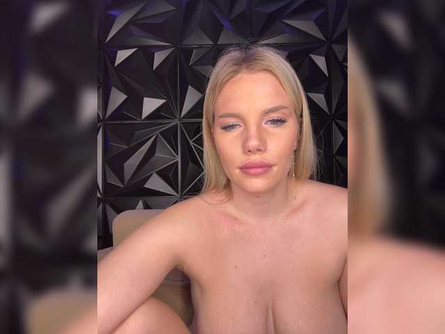 LYLAtop's BongaCams show and profile