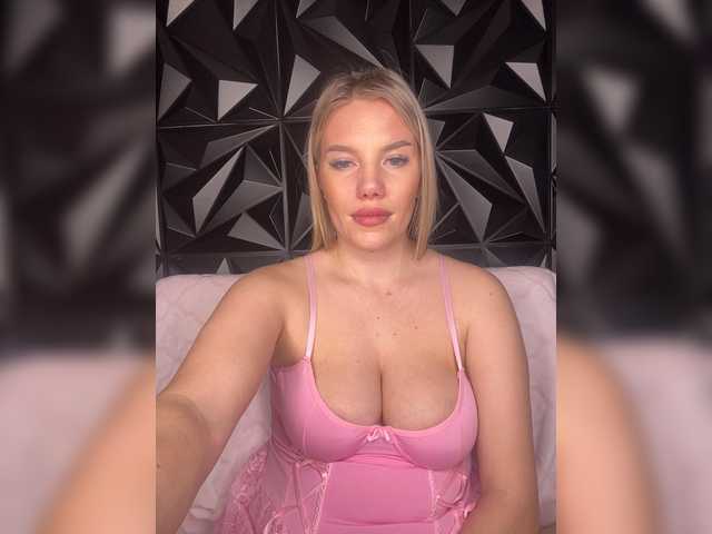 LYLAtop's BongaCams show and profile