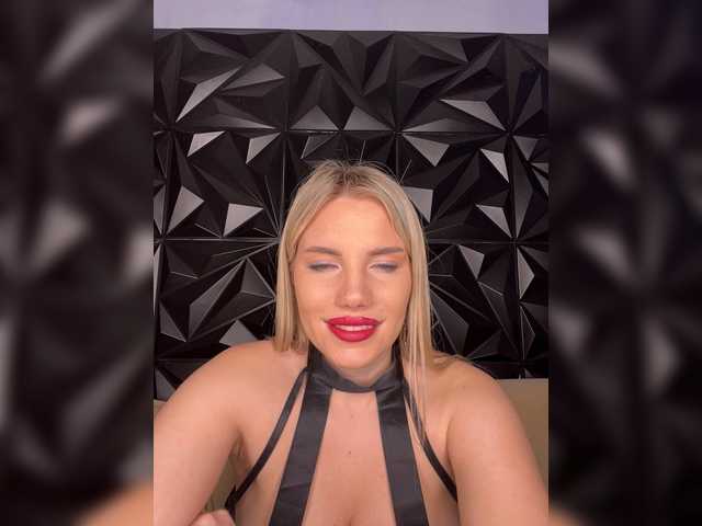 LYLAtop's BongaCams show and profile